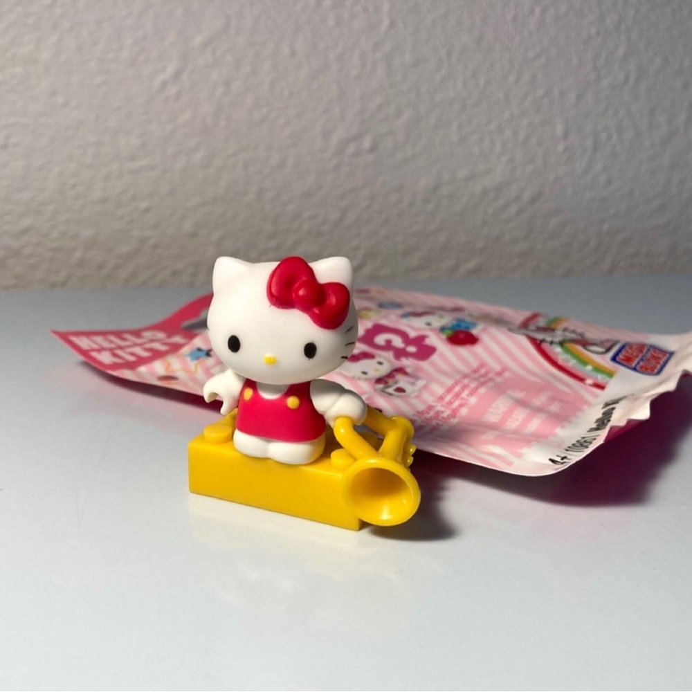 Hello Kitty Megabloks Figure Trumpet